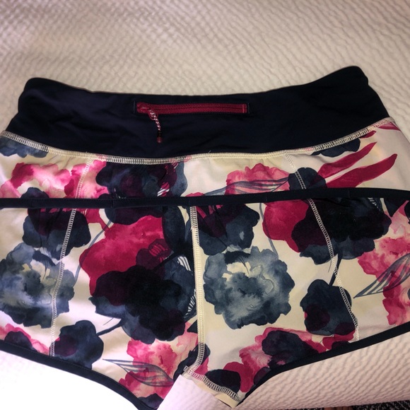 Lululemon Run: Speed Short *4-way Stretch EUC - Picture 9 of 9